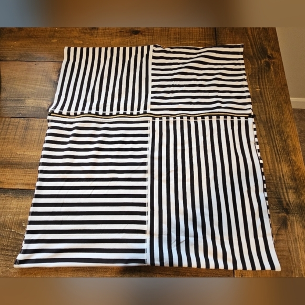 Lululemon Vinyasa Scarf Zips – Apex Stripe (Black/White) - Picture 4 of 6